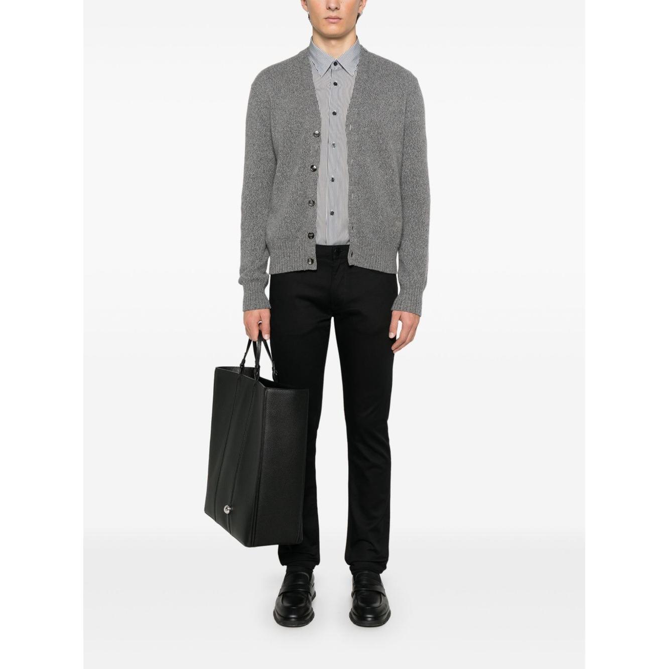 Front view with bag zipped and handles upright.
