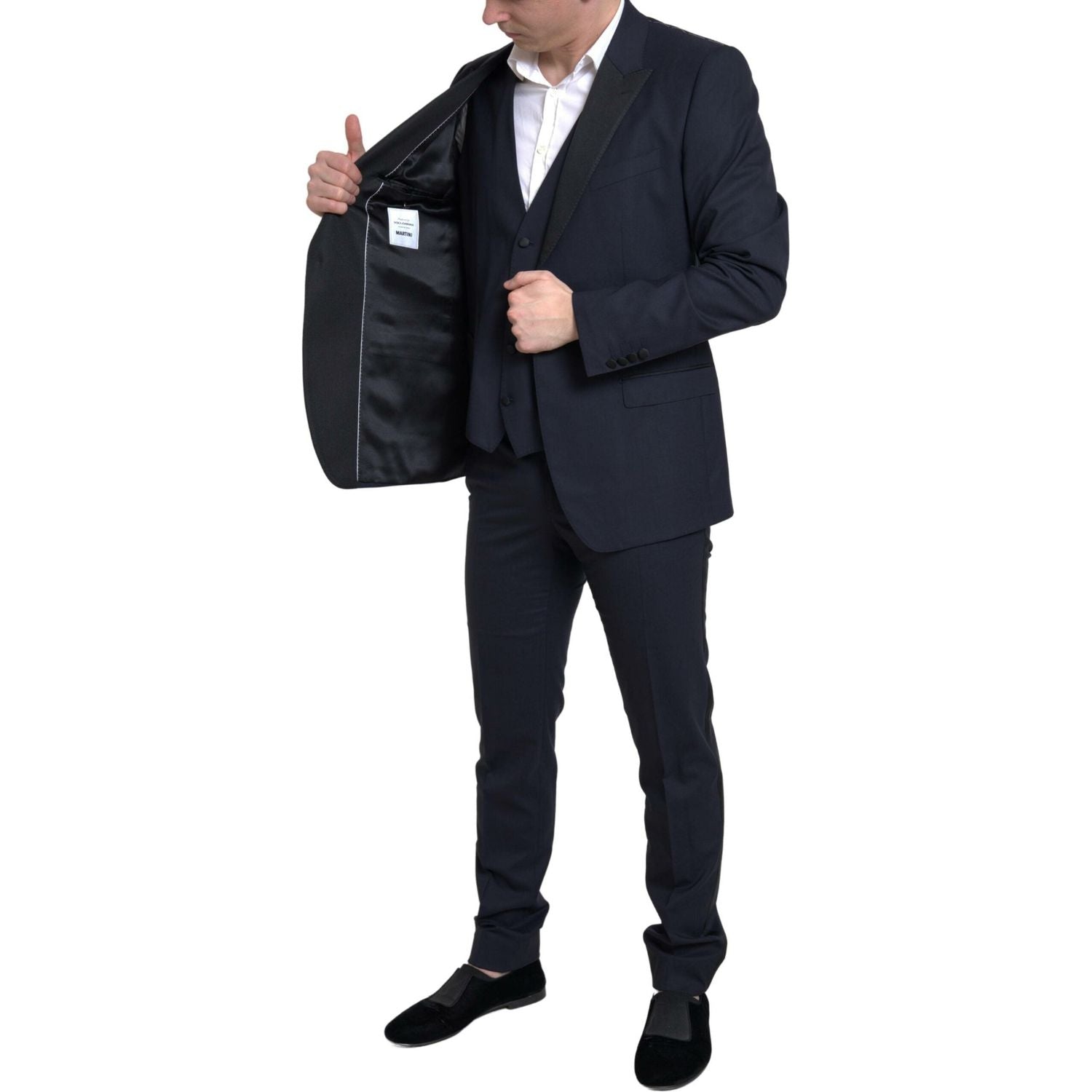 Front view with bag zipped and handles upright.