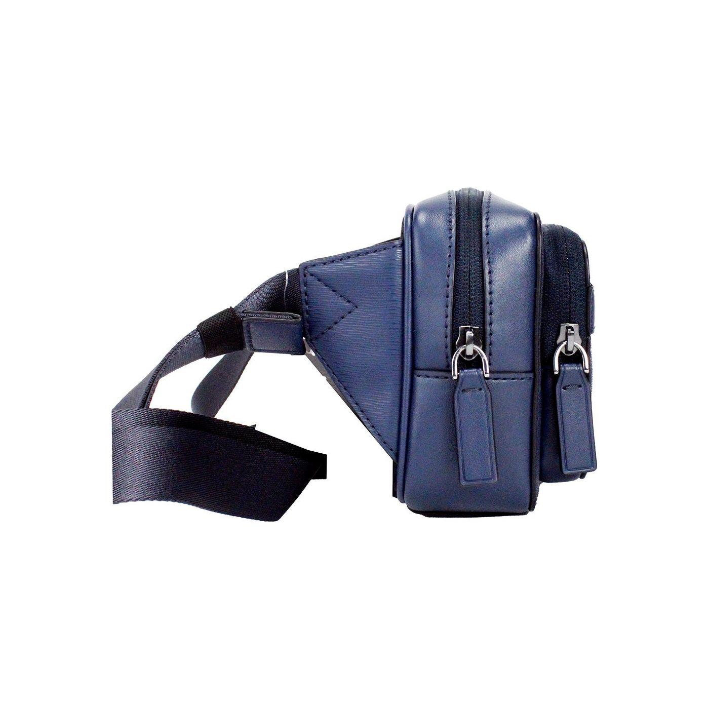 Front view with bag zipped and handles upright.